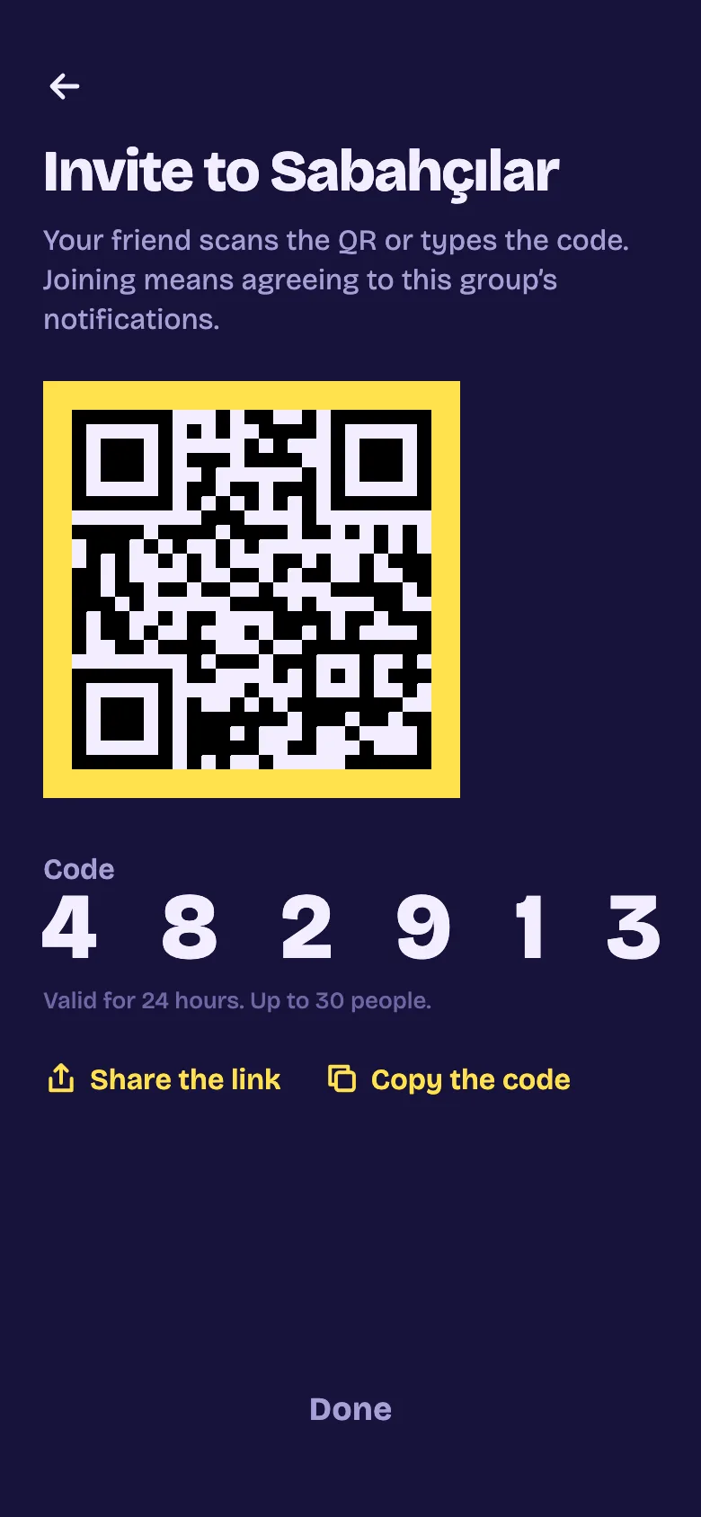 Inviting friends to a group with a QR code and the six-digit code 482913.